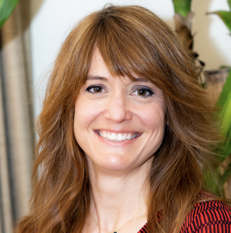 Annie Peters Headshot
