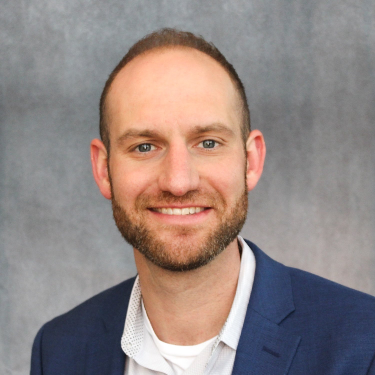 Daniel Krasner Headshot