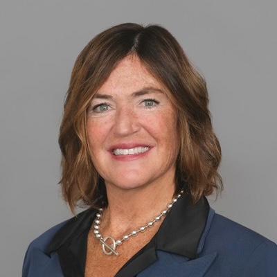 Jen Carvahlo Headshot